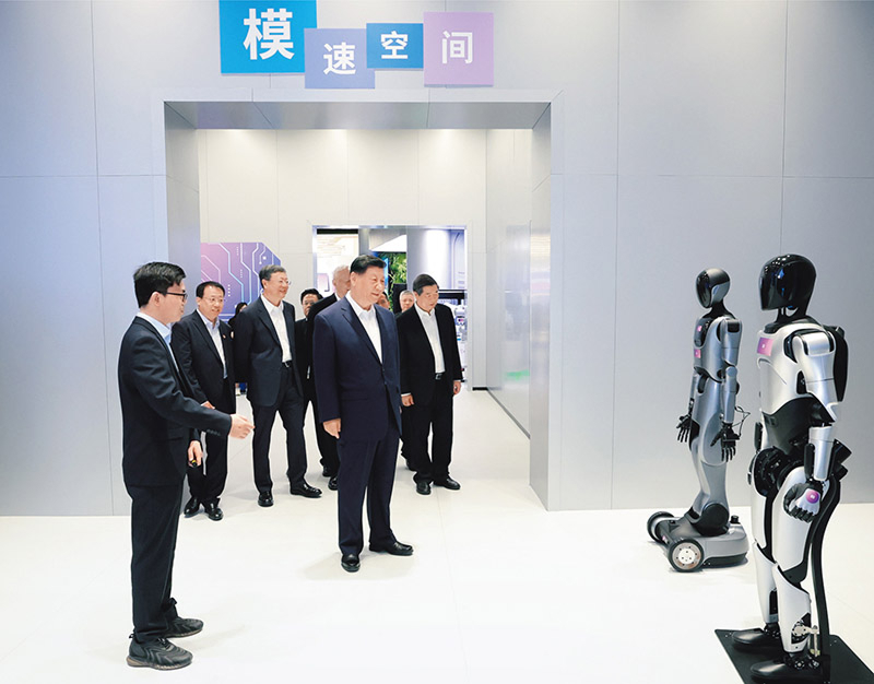 2025年4月29日，中共中央總書記、國家主席、中央軍委主席習(xí)近平在上?？疾臁＿@是習(xí)近平在位于徐匯區(qū)的上?！澳Ｋ倏臻g”大模型創(chuàng)新生態(tài)社區(qū)，聽取相關(guān)技術(shù)研發(fā)和企業(yè)生產(chǎn)經(jīng)營介紹。 新華社記者 王曄/攝